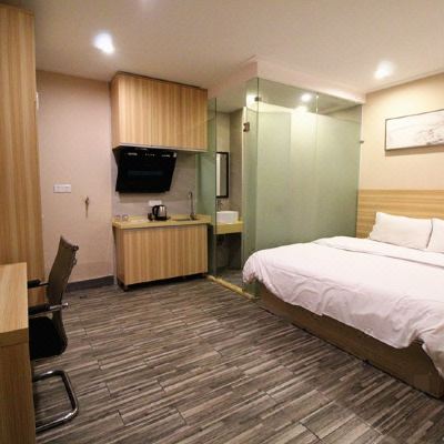 高级大床房(免费停车)