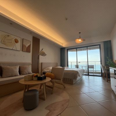 轻奢日出海景大床房-高层