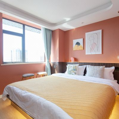 倚楼IFS KAWS城芯景观大床房