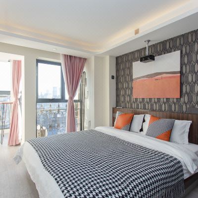 追日巨幕投影阳台大床房