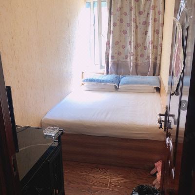 简约大床房(公共卫生间)(无法洗浴)