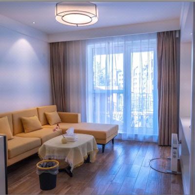 一室一厅大床房-带小院