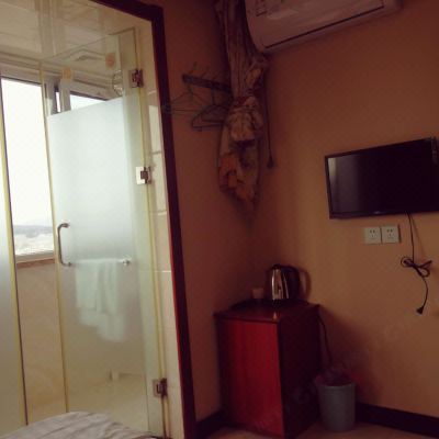 精品阳光大床房