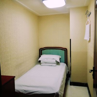 普通单人间(无窗)(公共卫浴)