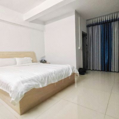 舒适阳台大床房