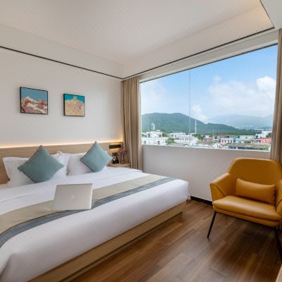 云景·观山听海大床房