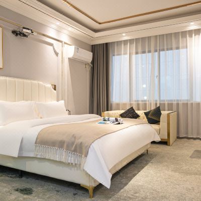 高级大床巨幕影视房