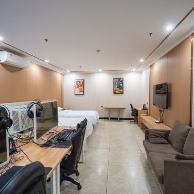 开黑四人电竞双床房