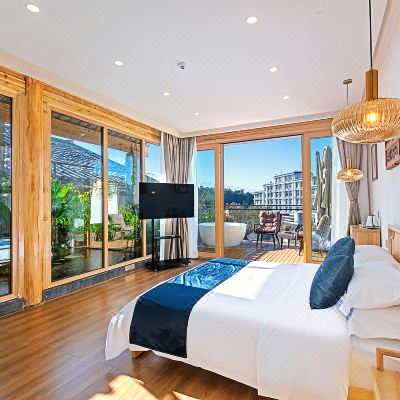 全景露台泡池豪华大床房