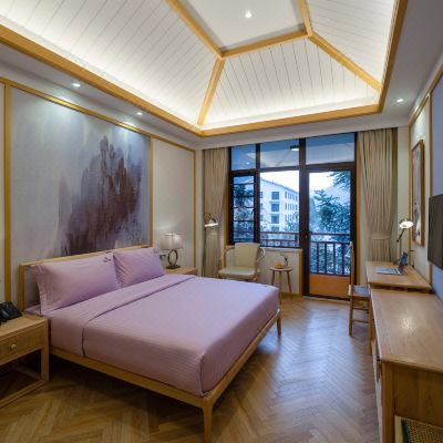 山景浪漫大床房