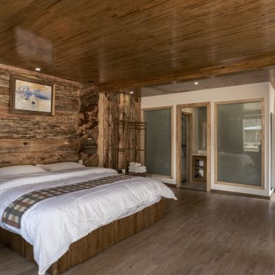 雪山花园大床房