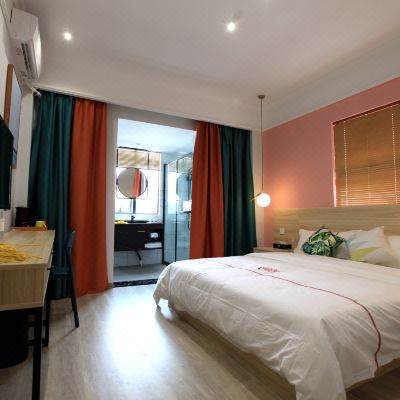 舒适豪华大床房