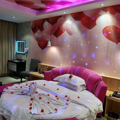 情侣圆床房