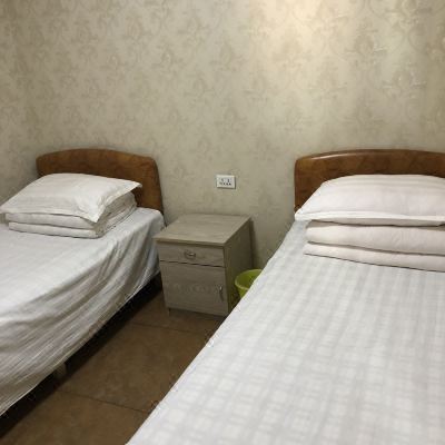 普通双床房（无窗）（公共卫浴）