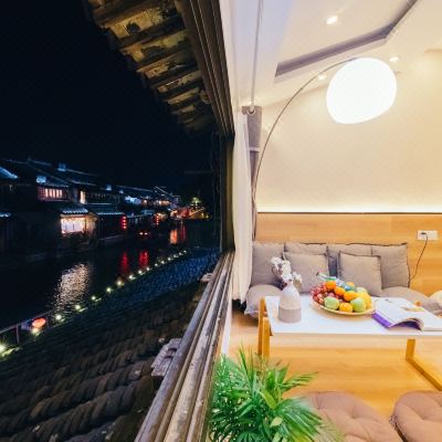 临河美景榻榻米大床房