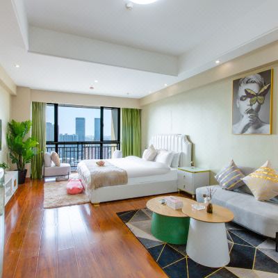 轻奢大床房(免费停车)(洗衣机+冰箱+微波炉+烘干机）