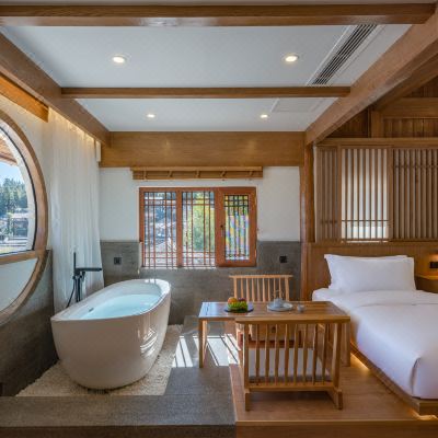 半山观月全景家庭套房