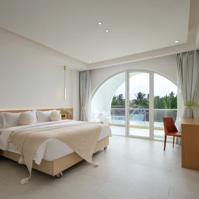 远山阳台浴缸大床房-智能语音