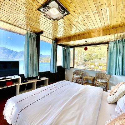 听风湖景大床房