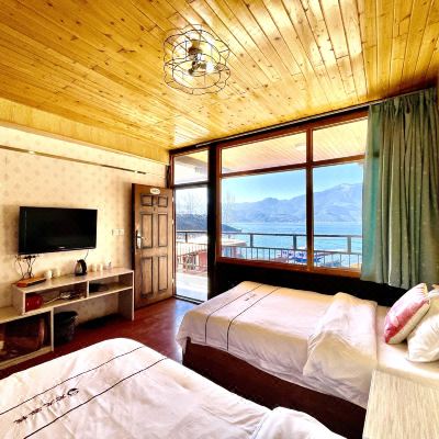 云影湖景双床房