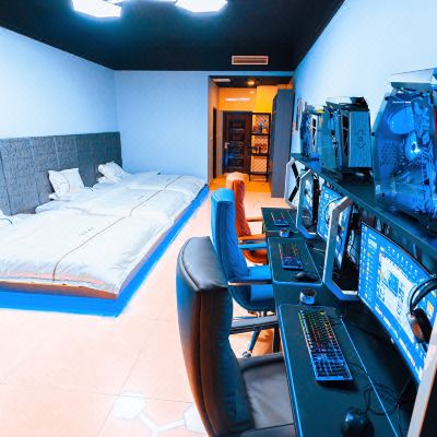 电竞巨幕影院三人间