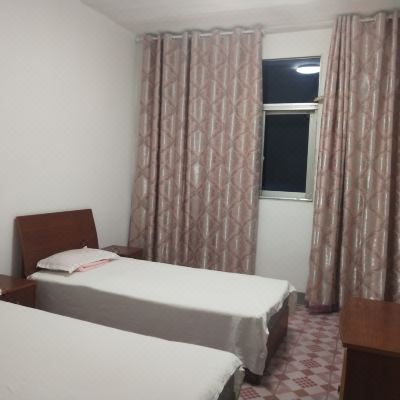 农家山景标准间(公共卫浴)