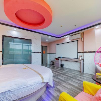 轻奢投影圆床房