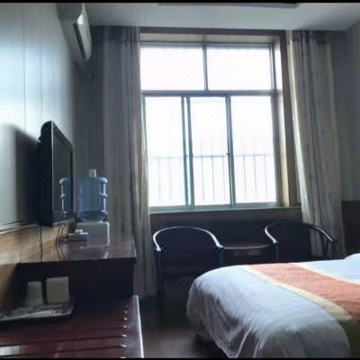 普通大床房(公共卫浴）