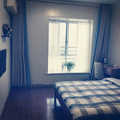 温馨次卧大床房A