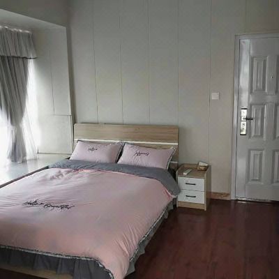 温馨次卧大床房D