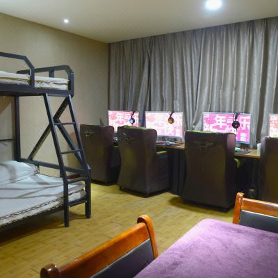 普通四黑房[i7+9700k+2060显卡+165hz]