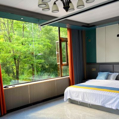 轻奢全景大床房