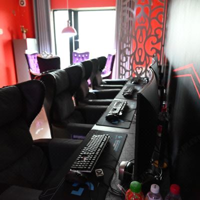 LOL竞技比赛四人房