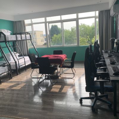 电竞四人棋牌房