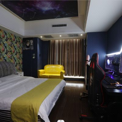 温馨电竞大床房2080