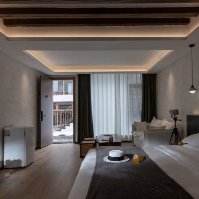 浴光庭院大床房