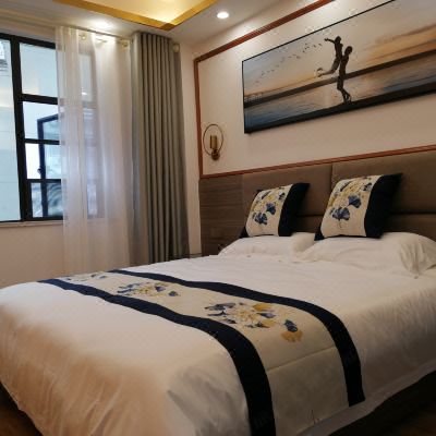 豪华情侣大床房