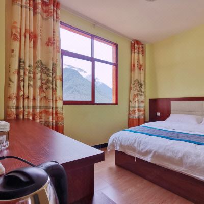 标准山景大床房