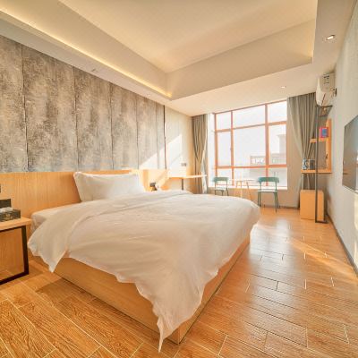 城景阳光大床房