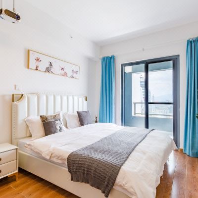 精致阳台大床房