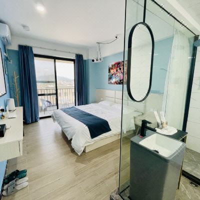 质感观影阳台浴缸大床房