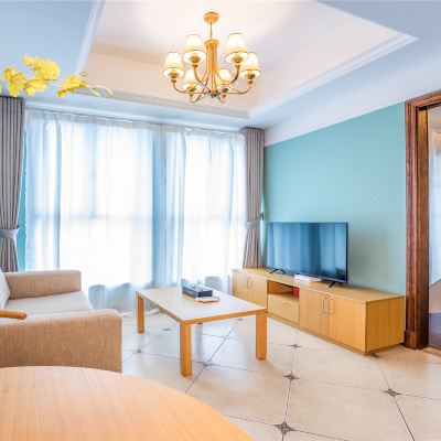 舒适大床房（一室一厅套间）