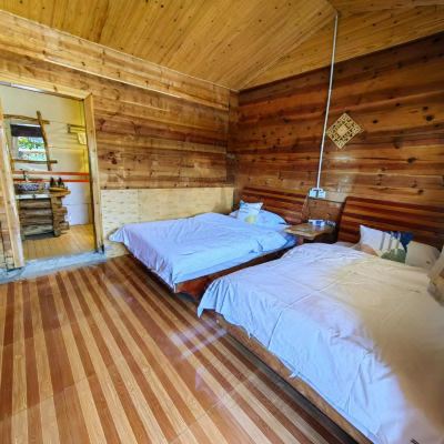 摩梭木屋双床房