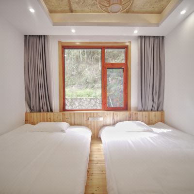 百丹峰.山景双床房