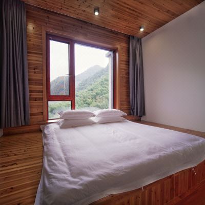 杨花峰.榻榻米大床房