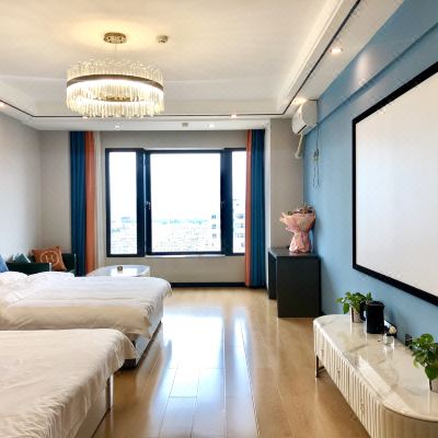 05轻奢豪华影音家庭房