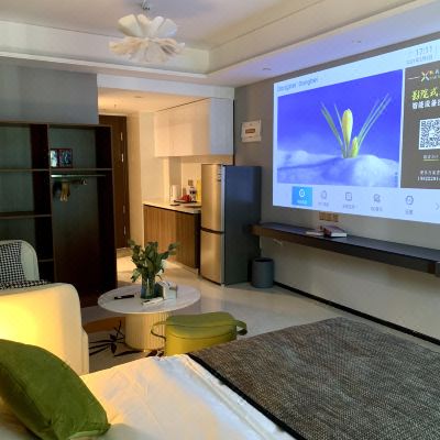 奢华巨幕影音房(洗衣机+冰箱+阳台+投影仪)