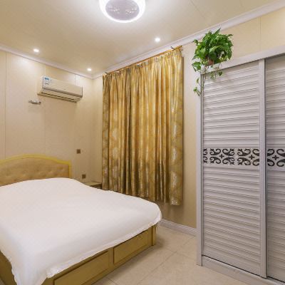 标准湖景大床房102