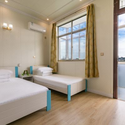 标准湖景双床房201