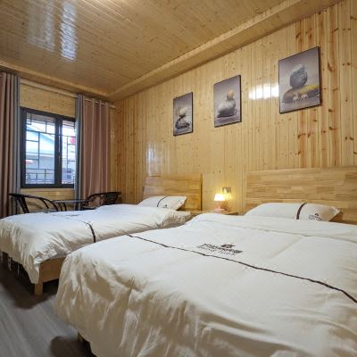 精品吊脚楼花园双床房